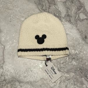 Disney Parks X Barefoot Dreams Mickey Mouse Beanie Knit Hat Adult One Size NWT